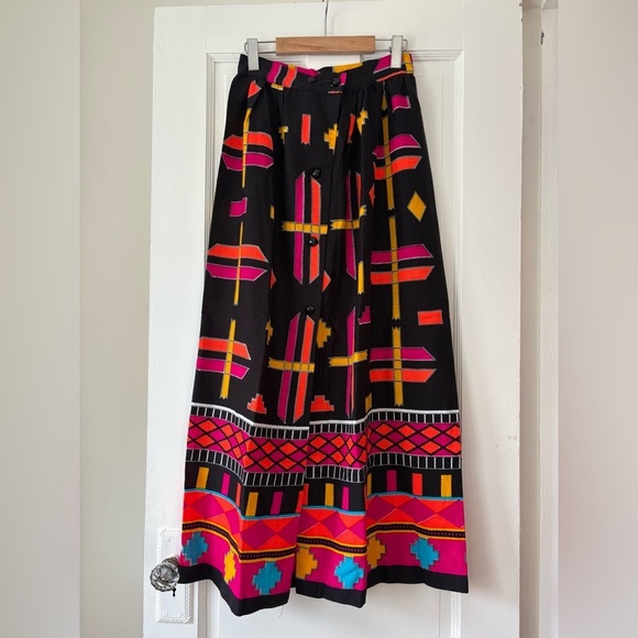 Vintage Colorful Geometric Patterned Skirt​​ - Picture 10 of 10